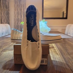 Sperry Zuma 6 1/2 White loafers with box